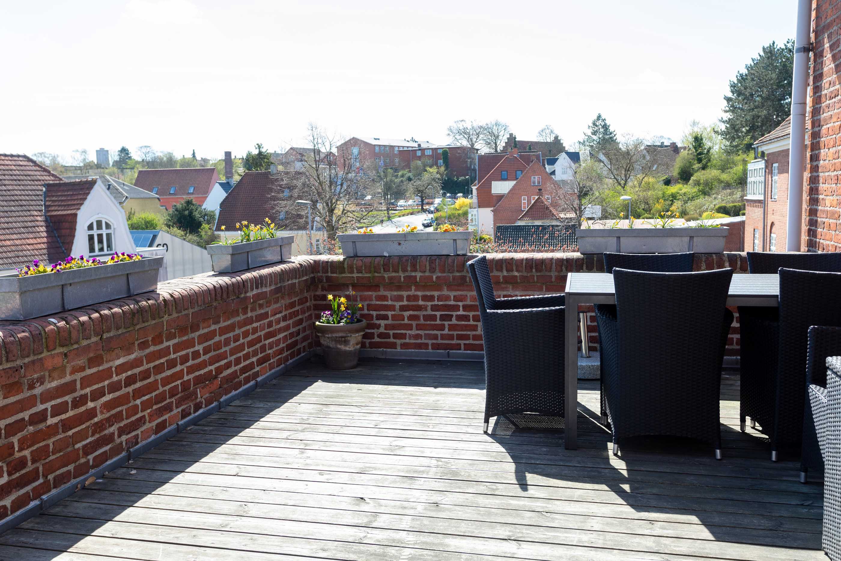 Terrasse op Munkebo med havemøbler