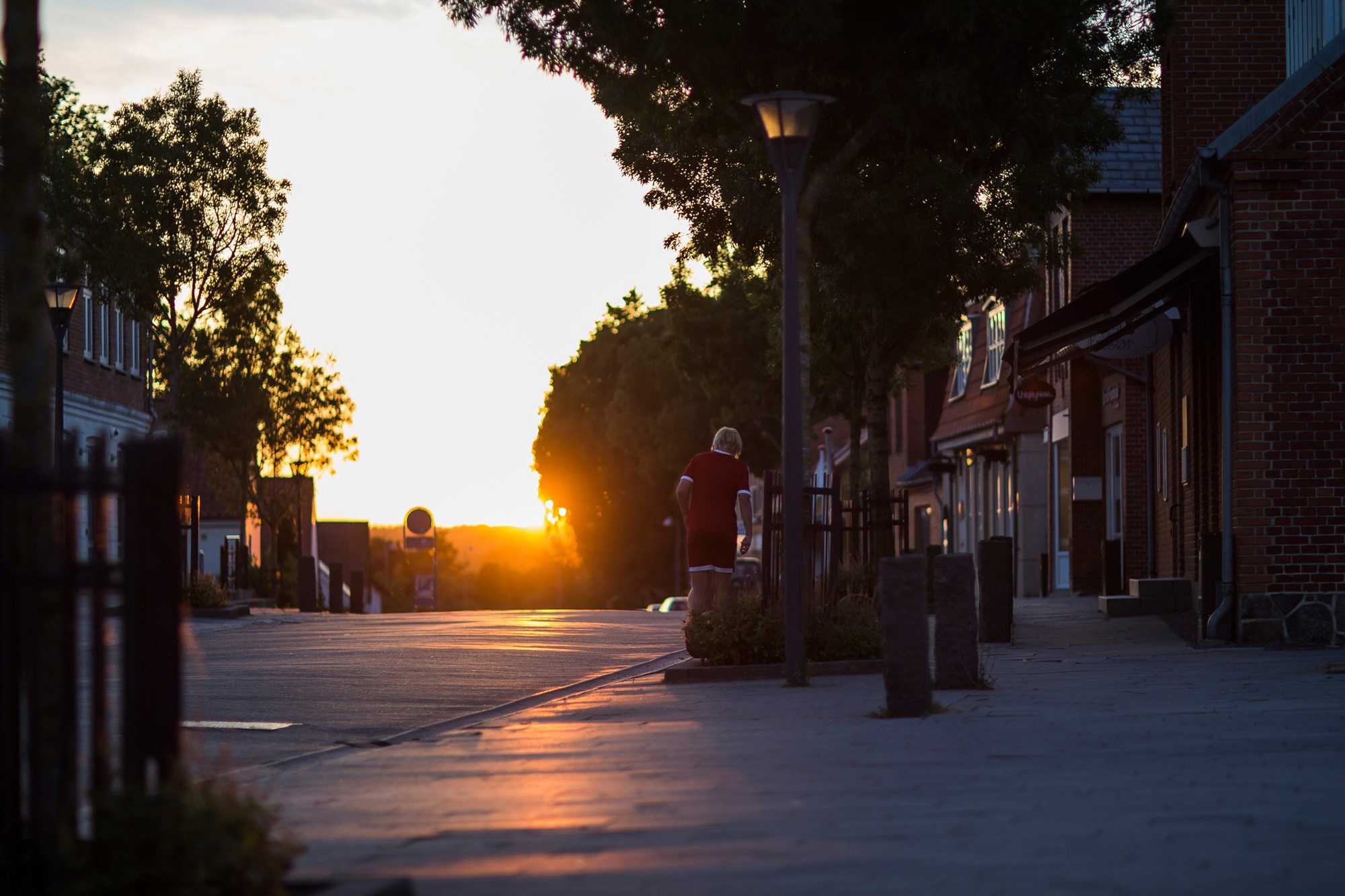 Solnedgang på gågaden i Glumsø