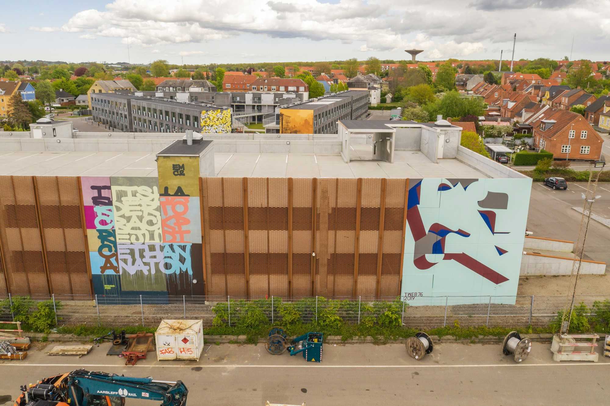 Dronefoto af graffiti På Parkeringshus i Næstved