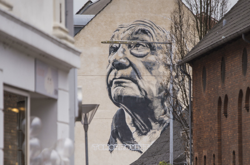 Gavlmaleri med gammel mand