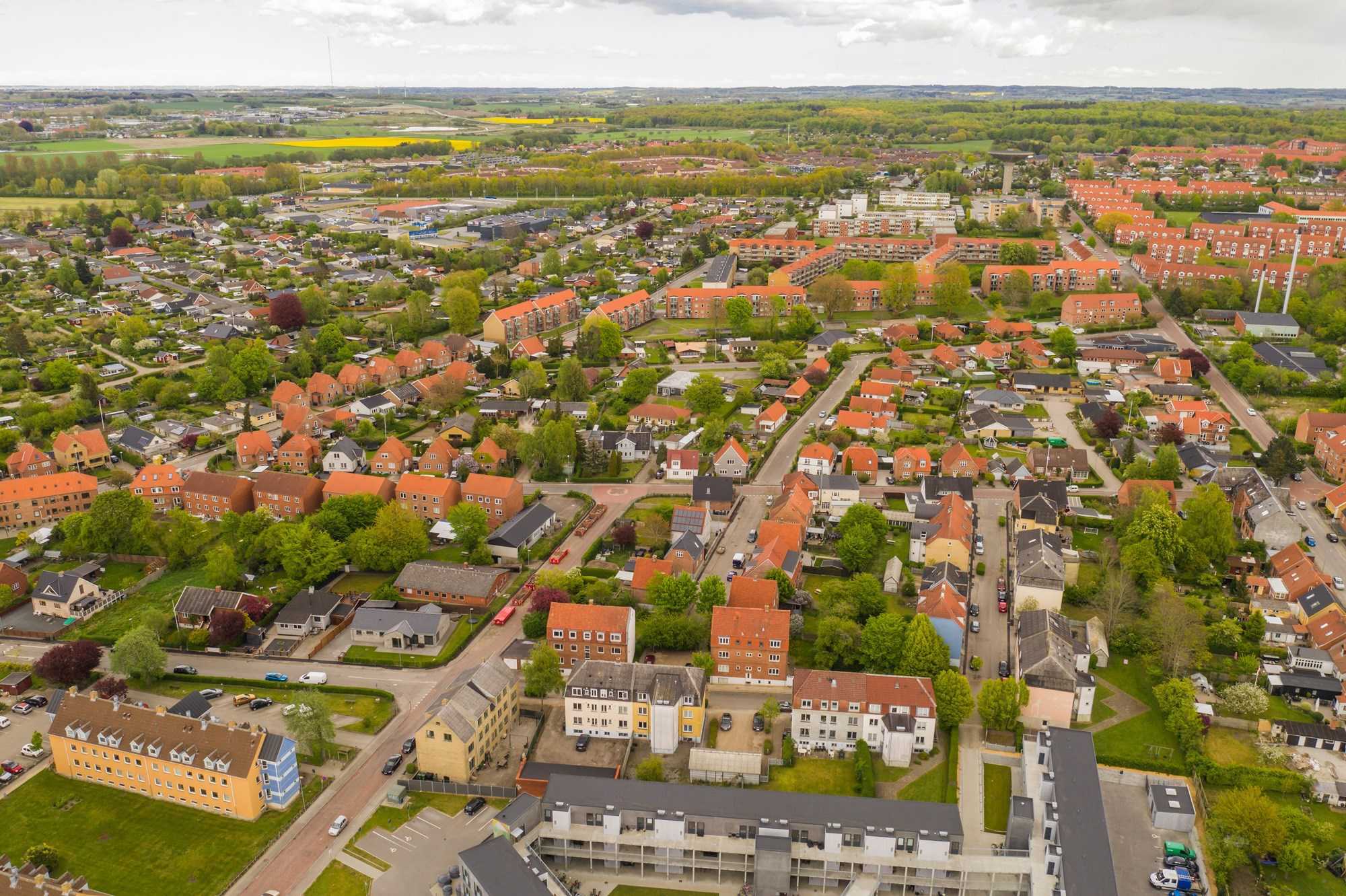 Dronefoto af Røde Tage over Næstved Bymidte