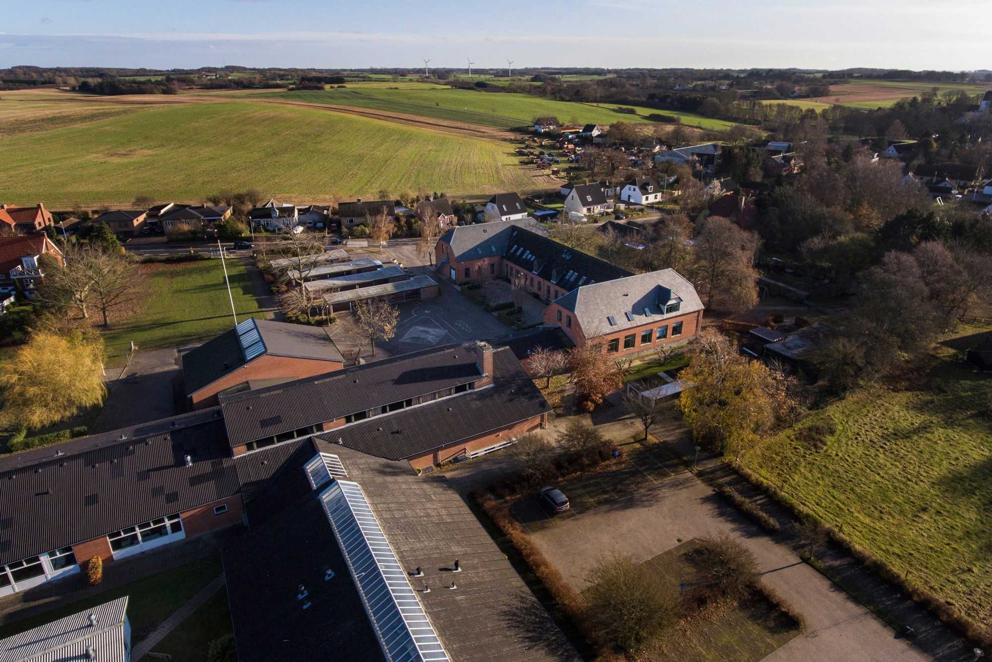 Et dronebillede over Skole i Toksværd