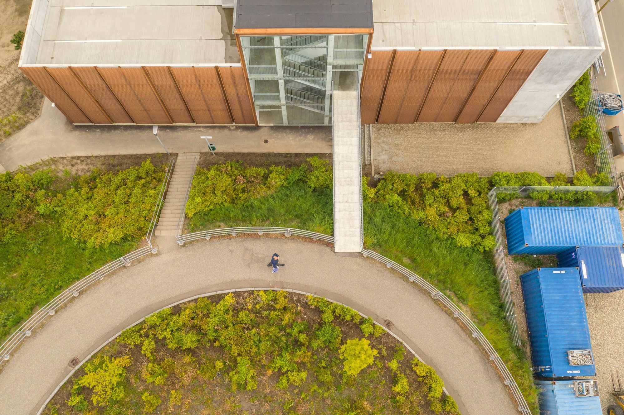 Dronefoto af Udkørslen ved Parkeringshus i Næstved