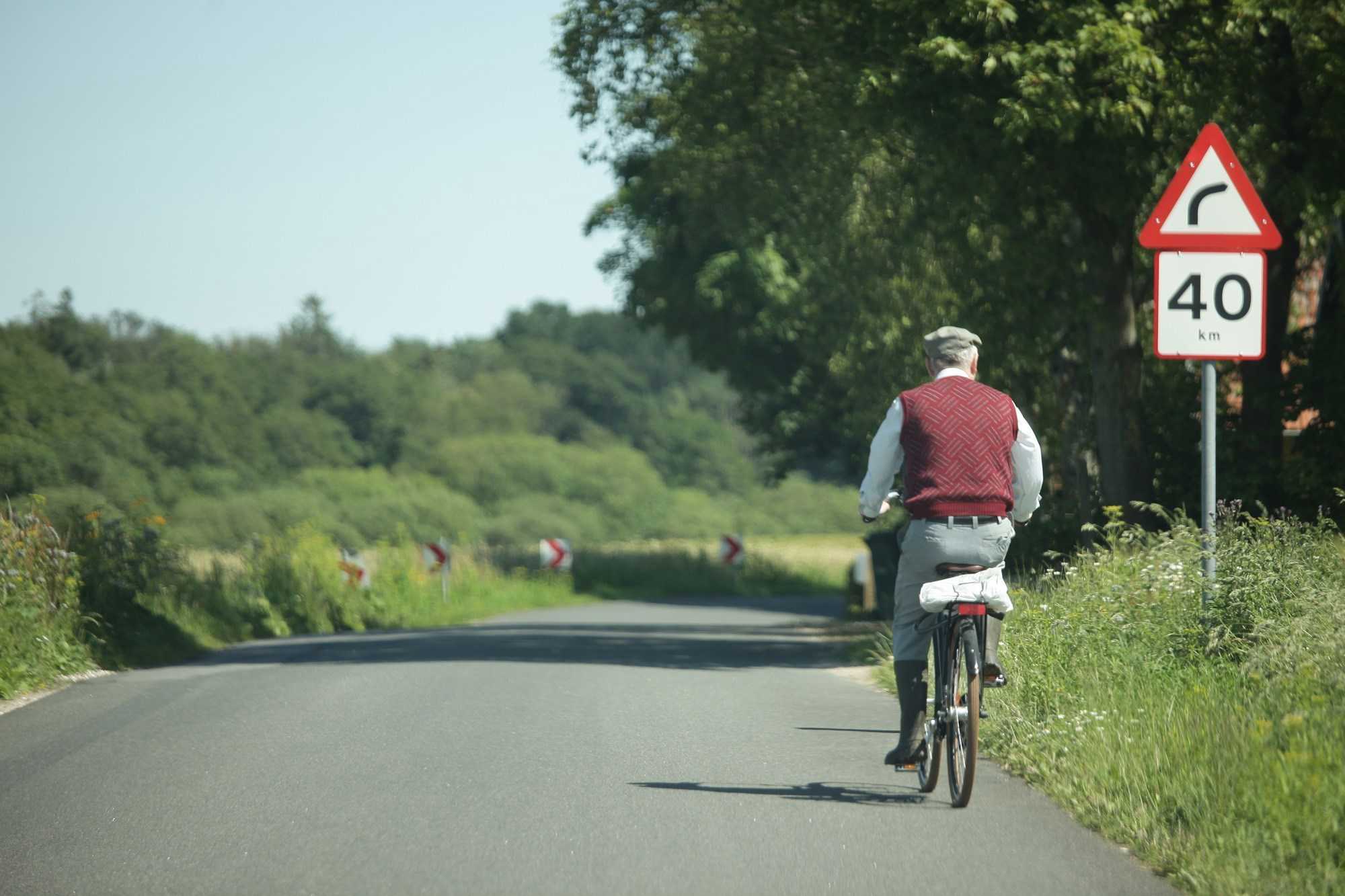 En ældre mand på Cykel i Tybjerg